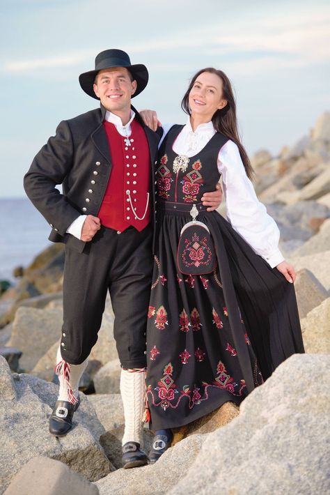 Sunnmørsbunad. Norways national costume, for the people of Sunnmøre (In the west of Norway). Norway Outfit, Denmark Clothing, Norway Clothes, Norway Clothing, Norway People, Norway National Day, Norway Fashion, Norway Country, Norwegian Heritage