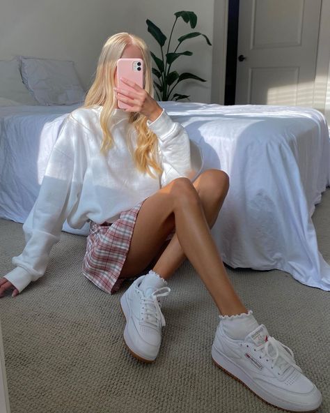 VALERIE SANDERS on Instagram: “Cute and casual in my new Club C Doubles 🌸 @reebokclassics #sponsored #ClubC #reebok” Reebok Club C Double Outfit Women, White Rebook Shoes Outfit Women, Reebok Club C Extra Outfit, Club C Double Reebok Outfit, Reebok Shoes Outfit Woman, Reebook Outfit Women, Reebok Women Outfits, Reebok Club C Double Outfit, Club C 85 Reebok Outfit