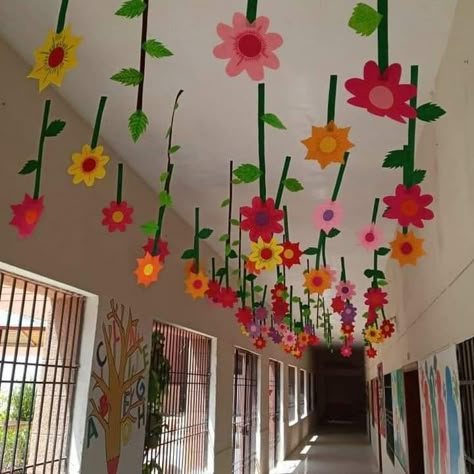 Door Decoration Ideas, Spring Classroom, Spring School, Preschool Arts And Crafts, Preschool Art Activities, Paper Flowers Craft, Easter Decorations Kids, Easter Decorations Diy Easy, Paper Towel Roll Crafts