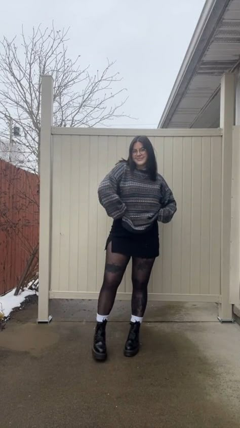 Sheer Black Tights Outfit Fall, Black Leggings White Converse Outfits, Black Sheer Tights Outfit Plus Size, Dress Tights And Sneakers Outfit, Alt Converse Outfit, Outfits With Sheer Tights, Sheer Tights Outfit Fall, Shorts With Tights Plus Size, Tights Outfits Casual Black Women