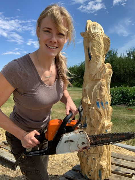 Michelle Thevenot Chainsaw Carving Patterns, Carving For Beginners, Chain Saw Art, Chainsaw Sculpture, Chainsaw Wood Carving, Wood Carving Art Sculpture, Drawing Wood, Dremel Carving, Tools Drawing