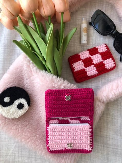 Crochet Card Holder, Crochet Wallet, Mode Crochet, Pola Amigurumi, Crochet Pouch, Kawaii Crochet, Crochet Business, Pola Sulam, Crochet Handbags Patterns