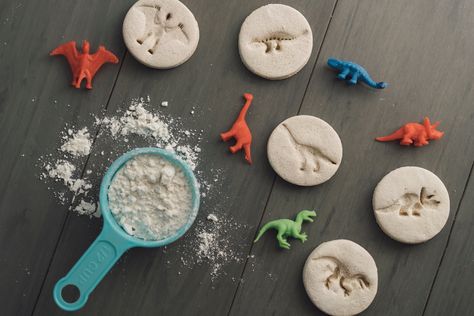 Dinosaur Birthday Games, Listrik Statis, Dinosaur Food, Wolf Den, Dinosaur Fossil, Quick And Easy Crafts, Salt Dough Ornaments, Dough Ornaments, Clay Stamps