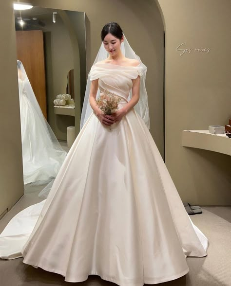 Korean Hanbok Wedding Dress, French Wedding Dress Vintage, Korean Style Wedding Dress, Wedding Dresses Korean Style, Korean Bridal Dress, Ulzzang Wedding Dress, Korean Wedding Dress Elegant, Korean Bride Dress, Korean Wedding Dress Simple