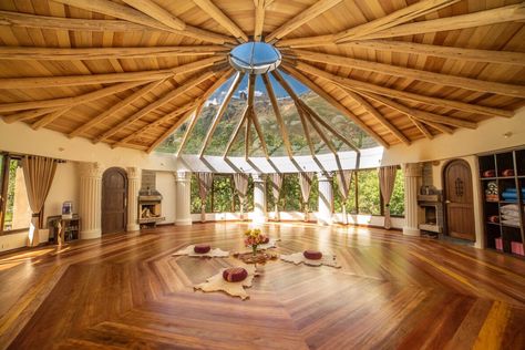 Retreat Space Ideas, Interior Design Temple, Wellness Retreat Design, Healing Retreat Ideas, Healing Center Design, Meditation Center Design, Retreat Center Design, Retreat Center Architecture, Retreat Architecture