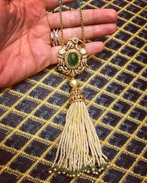 Come to try our newest tassel collection!!! #new #instore #tassel #necklace #emerald #pearls #bird #gold #diamonds #sanjaykasliwal… Necklace Emerald, Elegant Jewellery, Expensive Jewelry Luxury, Arm Jewelry, Antique Jewelry Indian, Beads Jewellery, Gold Jewelry Earrings, Pearl Jewelry Necklace, Jewelry Luxury