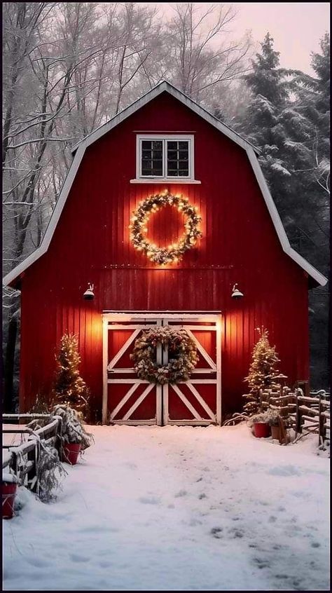 Christmas Barn Decorations, Christmas Barn, Winter Christmas Scenes, Red Farmhouse, Barn Pictures, Country Barns, Country Christmas Decorations, Christmas Time Is Here, Red Barns