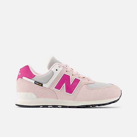 574 New Balance Shoes Pink, New Balance 574 Outfit Women, New Balance 574 Outfit, New Balance Shoe, Uniform Shoes, Cute Casual Shoes, Trail Design, New Balance Style, Pretty Shoes Sneakers