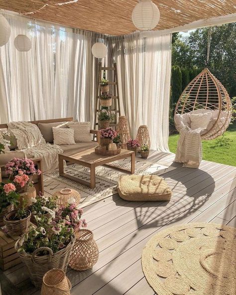 Beautiful Balcony, Patio Decorating Ideas On A Budget, Patio Decorating Ideas, Small Balcony Ideas, Apartment Balcony Decorating, Outdoor Living Room, Outdoor Decor Backyard, Backyard Makeover, Outdoor Patio Decor