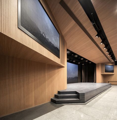 Conference Stage Design, Lecture Hall Design, School Auditorium, Auditorium Architecture, Conference Room Design, Church Building Design, Auditorium Design, Auditorium Seating, North Campus