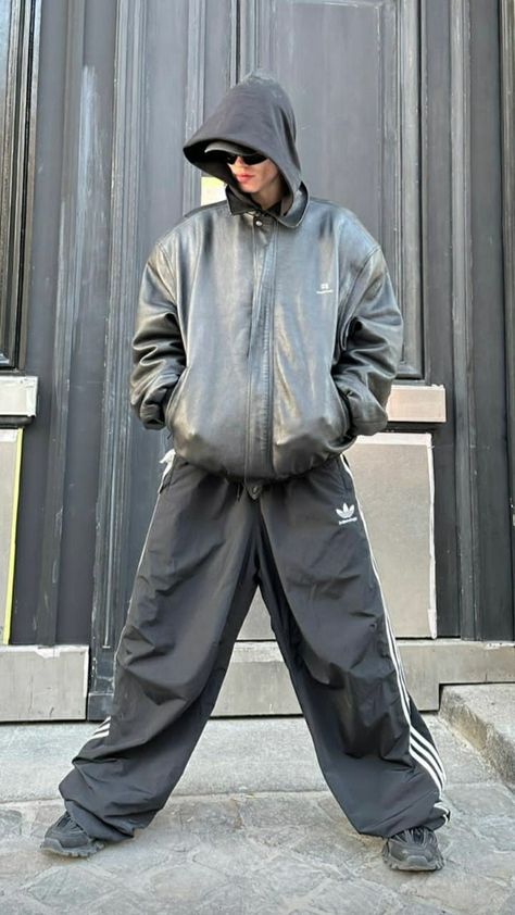 Balenciaga Outfit Street Style, Balenciaga Outfit Men, Balenciaga Fits, Balenciaga Street Style, Balenciaga Outfit, Kanye Fashion, Balenciaga Jacket, Concept Clothing, Balenciaga Black