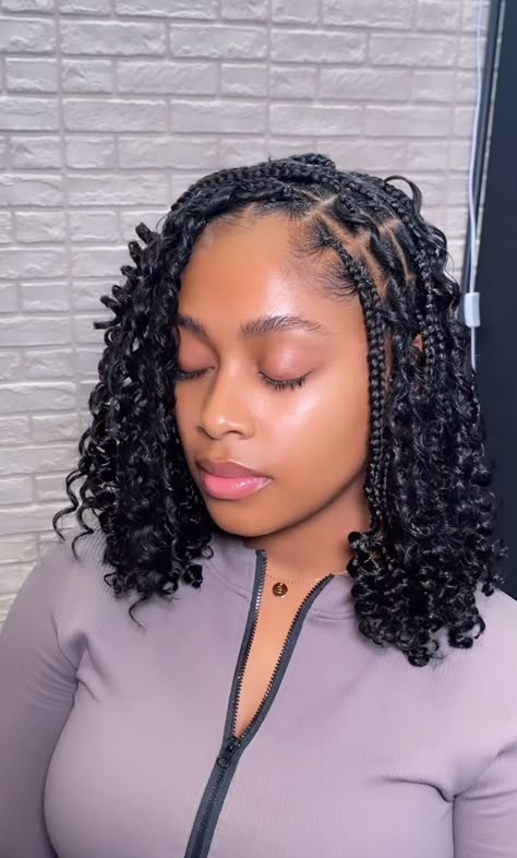 Bohemian Braids With Curls, Short Rasta Braids, Jumbo Braids Styles, Short Bohemian Braids, Braid Hair Dos, Bob Box Braids Styles, Short Braid Hairstyles, Short Bob Braids, Curled Hair With Braid