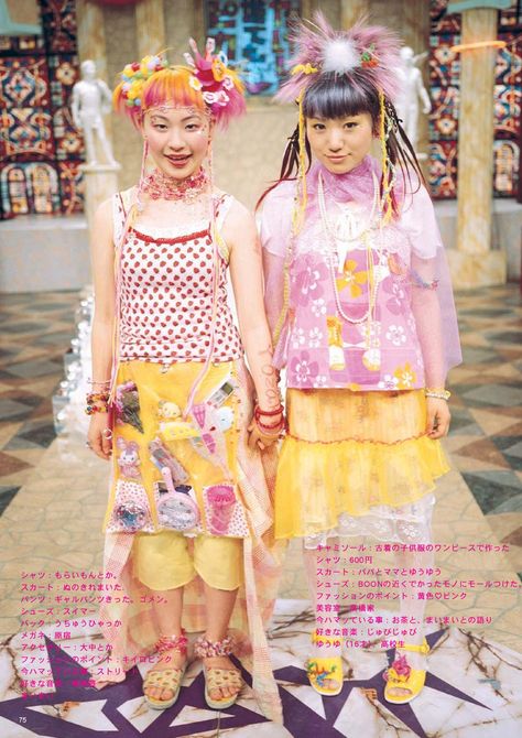 Harajuku Outfit, Maximalism Fashion, Decora Harajuku, 90s Harajuku, Harajuku Decora, Street Style Magazine, Style For Spring, Fruits Magazine, Classic Prints