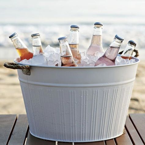 Fabulous Ideas & Supplies For Outdoor Entertaining Drink Bucket, Beverage Tub, Metal Bucket, Beer Bottles, Think Food, Contemporary Outdoor, Exterior Decor, Summer Breeze, Outdoor Party