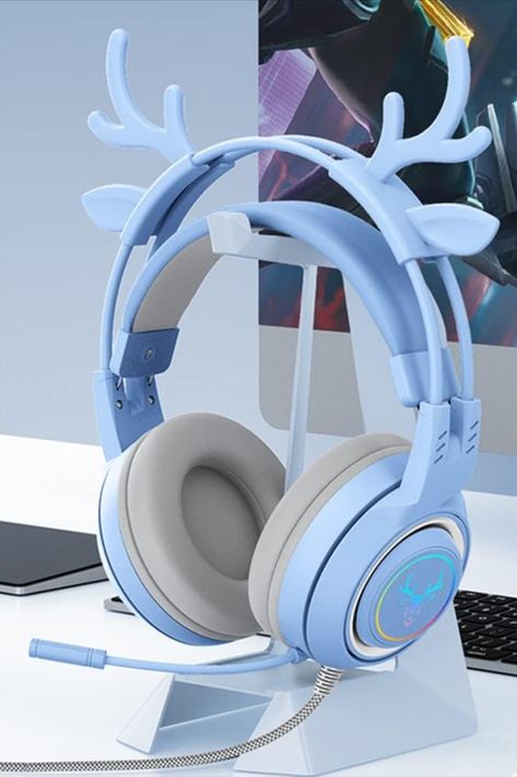 Very cute and affordable over-ear RGB antler headphones! #headphones #antler #gamer #girlgamer #gaming #rgb Cute Gaming Headset, Fantasy Headphones, Gaming Headphones Aesthetic, Light Up Headphones, Headset Aesthetic, Headphones Cute, Gamer Headphones, Blue Headphones, Headphones Gaming