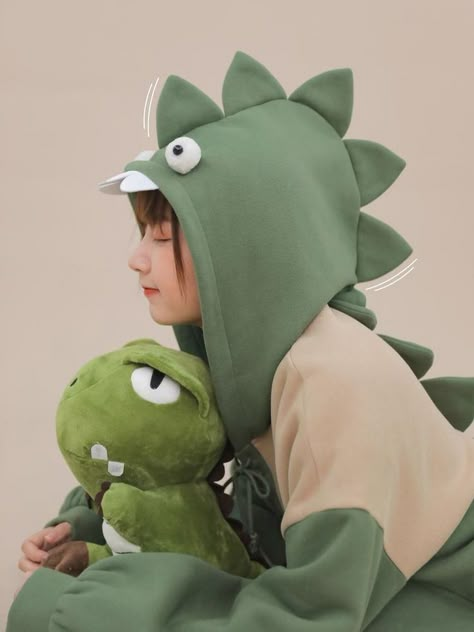 Dinosaur Hoodie, Photo Manga, Kawaii Hoodies, Look Grunge, Green Dinosaur, Green Monsters, Poses References, Pocket Hoodie, Cute Crop Tops