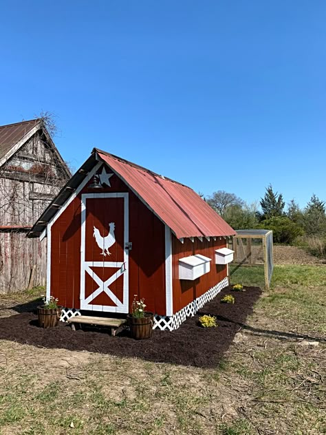 Patriotic Chicken Coop, Midwest Chicken Coop, Painted Chicken Coops Ideas, Chicken Coop Paint Color Ideas, Red And White Chicken Coop, Red Chicken Coop Ideas, Red Barn Chicken Coop, Chicken Hen House, Chicken Coop Color Ideas