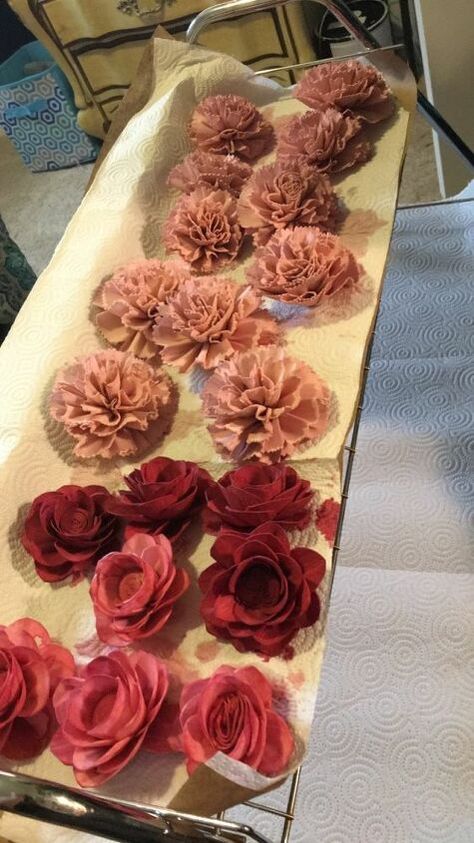 Wood Roses How To Make, Making Wood Flowers, Wooden Flower Bouquet Wedding Ideas, Dye Wood Flowers, Solawood Flowers Making, Solo Wood Flower Bouquet, How To Make Wood Flowers, Wood Flower Ideas, Wood Flower Bouquet Wedding