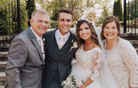 Nathan Bates, Dusty Blue Dresses, Carlin Stewart, Evan Stewart, Carlin Bates, Bates Family Blog, Duggar Girls, Duggar Wedding, Family Wedding Photos