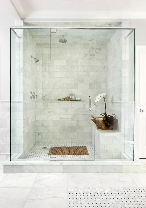 Makeover Kamar Mandi, Glass Showers, Toilette Design, Marble Tile Bathroom, Bilik Air, Marble Showers, Master Shower, Master Bath Ideas, Small Bedrooms