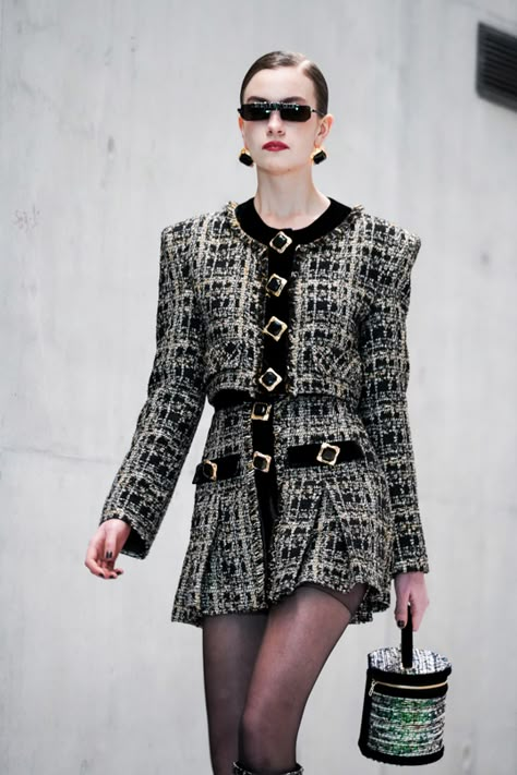 Chanel Fabric, Tweed Fashion, Tweed Set, Chanel Inspired, Chanel Style, Mode Casual, Sanya, Elegant Styles, Fashion Images