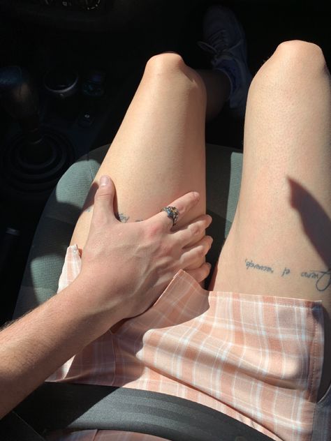 Hand On Knee Couple, Put Your Hand On My Thigh, Boyfriend Grabs Waist, Guy Holding Thigh, Thigh Squeeze Aesthetic, Aggressive Hand Placement Boyfriend, Thigh Hold Aesthetic, His Hand On My Thigh While Driving, Hand On Thigh Fake Story