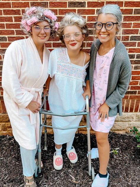 Halloween Costumes Grandma, Granny Party Theme Outfit, Grandma Spirit Week, Grandma Costume Ideas, Grandma Hairstyles Costume, Grandma Outfit Spirit Week, Granny Dress Up, Granny Costume For Adults, Granny Outfit Costume