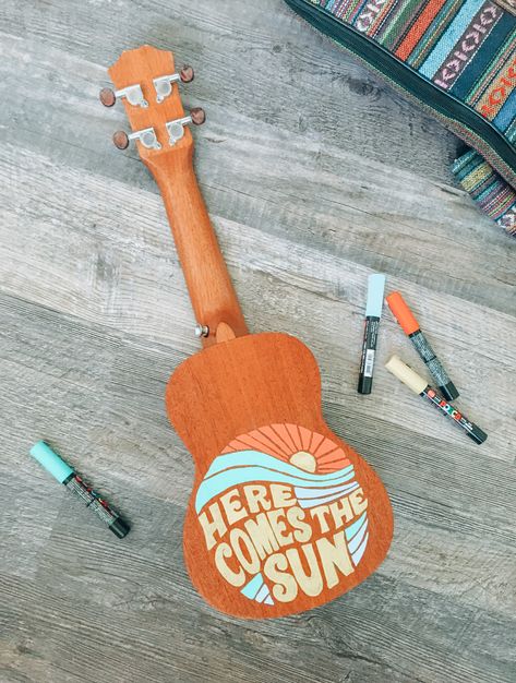 here comes the sun 🌈☀️🦋 Ukelele Painted, Arte Do Ukulele, Painted Ukulele, Ukulele Design, Ukulele Art, Cool Ukulele, Guitar Kids, Instruments Art, Music Drawings