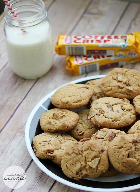 Coffee Crisp Cookies via @Stacie Vaughan {SimplyStacie.net} Coffee Crisp Recipe, Coffee Crisp Bar, Crisp Cookies, Coffee Crisp, Chocolate Crunch, Coffee Cookies, Canadian Food, Crisp Recipe, Bag Ideas