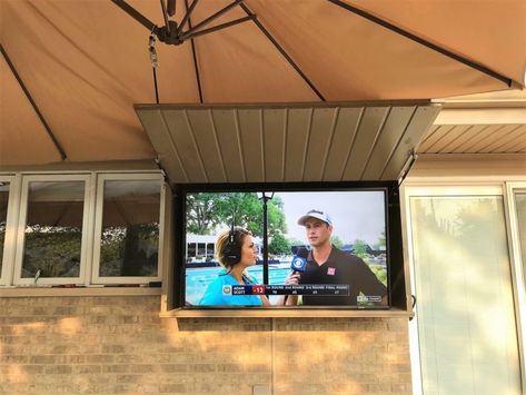 How to Protect Your TV From the Outdoor Elements – DIY Backyard Outdoor Tv Ideas Patio Design, Tv Cabinet Diy, Outdoor Tv Box, Outdoor Tv Ideas, Patio Tv, Outdoor Tv Enclosure, Outdoor Tv Cabinet, Tv Enclosure, Outdoor Tv Covers