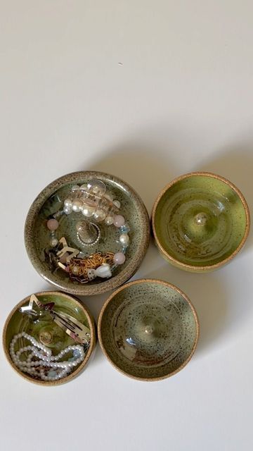 ˗ˏˋ 𝒓𝒂𝒄𝒉𝒆𝒍𝒍𝒆 ´ˎ˗ on Instagram: "jewelry dishes are one of my favorite things to throw on the wheel as an amateur potter because I think they pose a bit of a fun challenge to make. Shaping the ring holder bit and trimming these unwieldy-shaped things on a chuck leave a lot of room for things to go wrong— but every time I’ve made these, I’ve been very pleased with the outcomes. These are also so easy to customize, whether you’re looking to go crazy with glazes or make them larger for other Wheel Clay Ideas, Wheel Thrown Ring Holder, Ceramics Wheel Ideas, Jewelry Pottery Holder, Ceramic Things To Make, Things To Throw On The Wheel, Wheel Throwing Projects, Beginner Pottery Wheel, Pottery Wheel Projects For Beginners