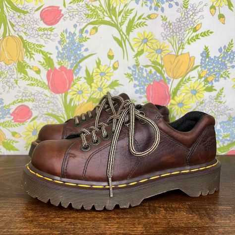 Funky Doc Martens, Vintage Brown Shoes, Vintage Brown Doc Martens, Brown Docs, Brown Doc Martens, Indie Shoes, Platform Oxfords, Funky Shoes, Brown Oxfords