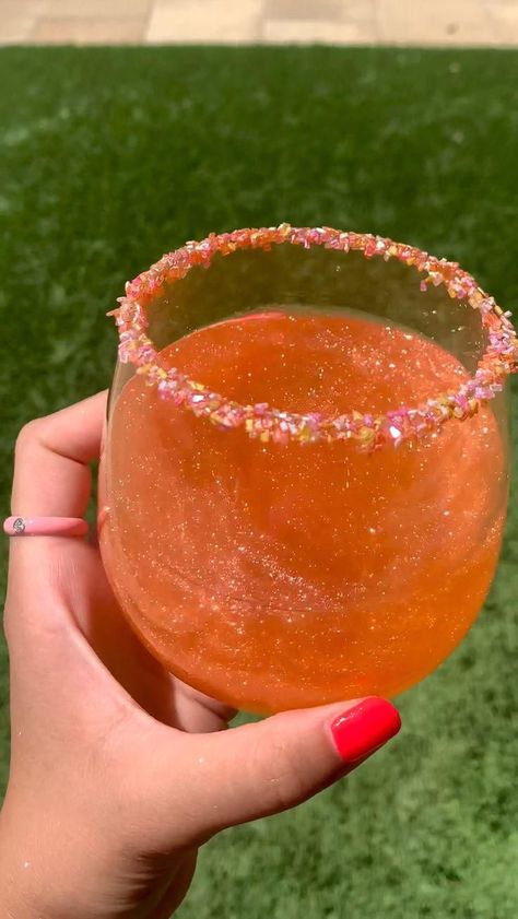 Glitter Drink Recipe, Euphoria Sweet 16, Edible Glitter Recipe, Bratz Party, Birthday Dream, Make Drinks, Euphoria Party, Fancy Sprinkles, Drink Recipes Nonalcoholic