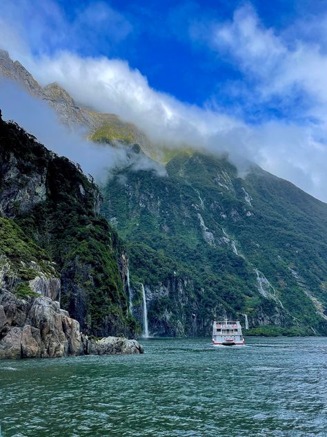 New Zealand Star Gazing, Mountains New Zealand, New Zealand Travel Aesthetic, Auckland New Zealand Aesthetic, Nee Zealand, Aesthetic New Zealand, New Zealand Aesthetic, New Zealand City, South New Zealand