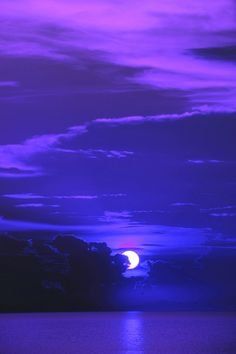 Why is the sky BLUE in the DAY, PURPLE at DAWN and BLACK at NIGHT? — Steemit Shoot The Moon, Dark Purple Aesthetic, Moon Pictures, Purple Sky, Beautiful Moon, Purple Wallpaper, Beautiful Sky, Purple Aesthetic, The Purple