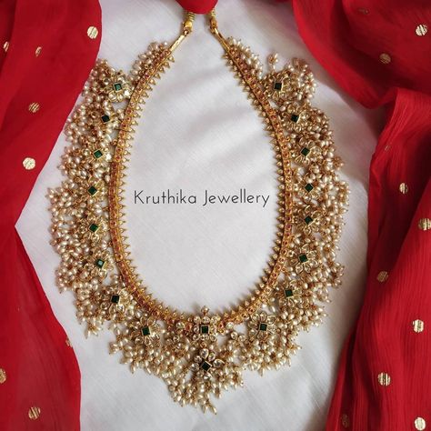 Guttapusalu Necklace, Latest Indian Jewellery, Temple Jewelry Necklace, Antique Gold Jewelry Indian, Bridal Jewelry Vintage, Antique Jewellery Designs, Jewellery Diamond, Pearl Necklace Designs, Gold Necklace Indian Bridal Jewelry