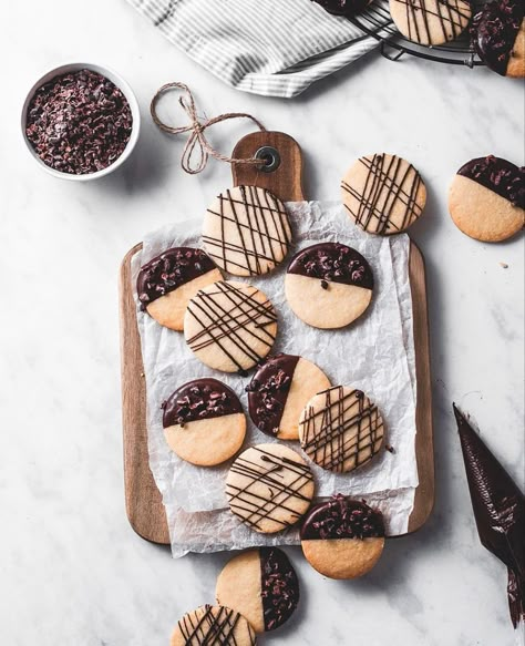 Orange Shortbread Cookies, بيتي فور, Cookie Photography, Orange Shortbread, Cookies Photography, Food Photography Dessert, Resepi Biskut, Baking Photography, Food Photography Ideas