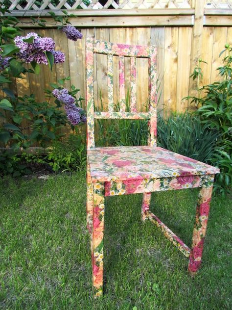 Mod Podging with napkins has become really popular! Get 10 decoupage ideas using napkins - you'll love this collection of great ideas. Decoupage Chair, Mod Podge Ideas, Mod Podge Projects, Floral Chair, Deco Champetre, Mod Podge Crafts, Napkin Decoupage, Decoupage Furniture, Decoupage Ideas