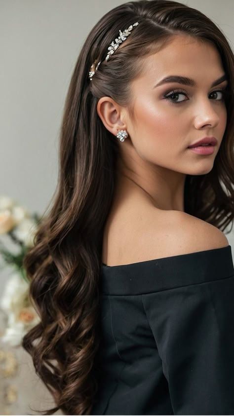 Bridal Hair Down Accessories, Casual Prom Hairstyles, Hair On The Side Hairstyles, Hair On One Side Style, Side Hair Do, Prom Hairstyles For Round Faces, Hairstyles For Medium Length Hair Side Part, Hairstyles Ideas For Party, Medium Hair Hairstyles For Wedding