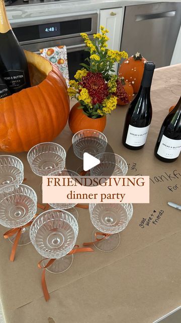 Pumpkins And Prosecco Party, Host Friendsgiving, Themed Friendsgiving, Friendsgiving Dishes, Friendsgiving Ideas Decorations, Friendsgiving Theme Ideas, Thanksgiving Dec, Friendsgiving Dinner Party Decor, Friendsgiving Menu