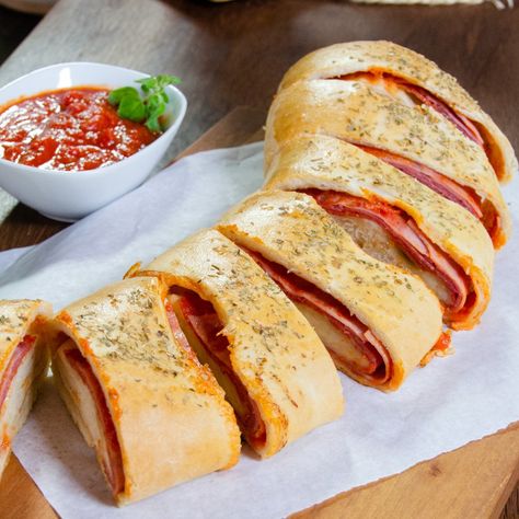 Facebook Italian Stromboli, Ww Bread, Blue Jean Chef, Cozy Cook, Stromboli Recipe, Pizza Stromboli, Stuffed Bread, Italian Sandwich, Recipes Pizza