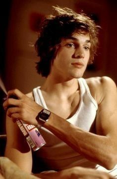 ashton kutcher in the 90s 😍 | retro-angel 70s Boys, Ashton Kutcher, White