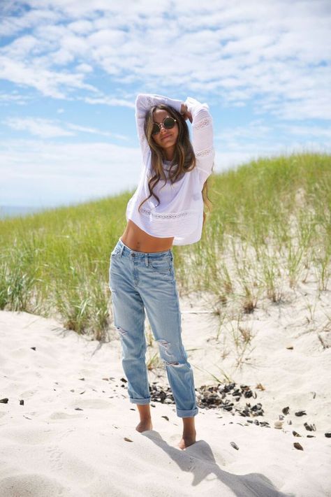 Denim Beach Days Fall Beach Outfits, Beach Jeans, Ripped Jeggings, Fall Beach, Winter Beach, Jeans Outfit Summer, Beach Shoot, Trendy Swimwear, Fashion Skirts