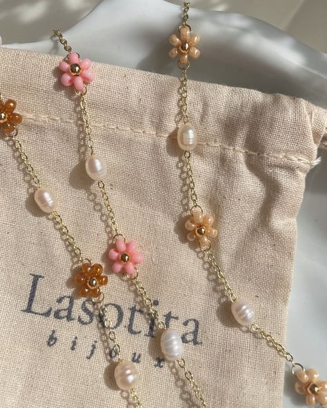 Our new HARVEST BLOSSOM BRACELETS 🌸🍂☕️🤎 Now AVAILABLE on our website 🫶🏻 bijouxlasotita.com . . . . #handmade #handmadejewelry #handmadebracelet #handmaderings #beads #beaded #beadedjewelry #beadedbracelets #beadedring #beadednecklace #necklace #ring #bracelets #smallbusiness #canadiansmallbusiness #aesthetic #thatgirlaesthetic #thatgirl Handmade, jewelry, summer jewelry, spring, flowers, girl, that girl vibe, beads, beaded jewelry, bracelets automn bracelets, fall vibe, automn aesthetic Breslate Design For Girl, Gold Trinkets, Aesthetic Jewellery, Crochet Beads, Beaded Jewelry Bracelets, Make Jewellery, Diy Fashion Accessories, Girl Vibe, Manik Manik