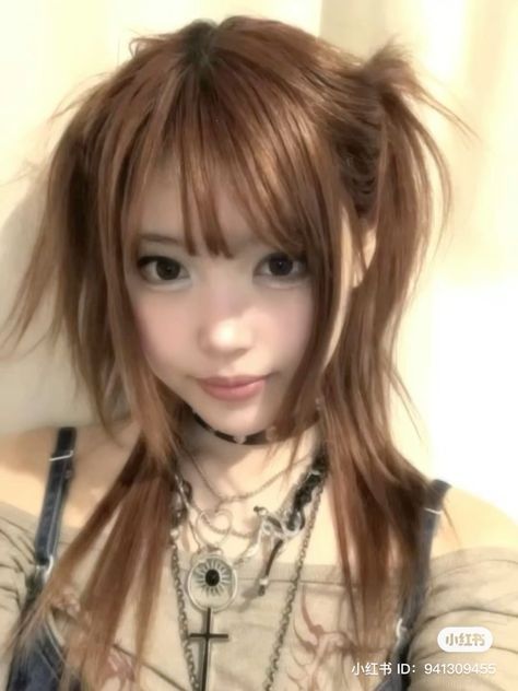 Gyaru Hair Wig, Gyaru Makeup For School, Shoujo Hairstyles Short, Gyaru Hair Color, Emo Haircuts Long, Shoujo Hairstyles, Emo Hair Style, Scene Gyaru, Gyaru Hairstyles