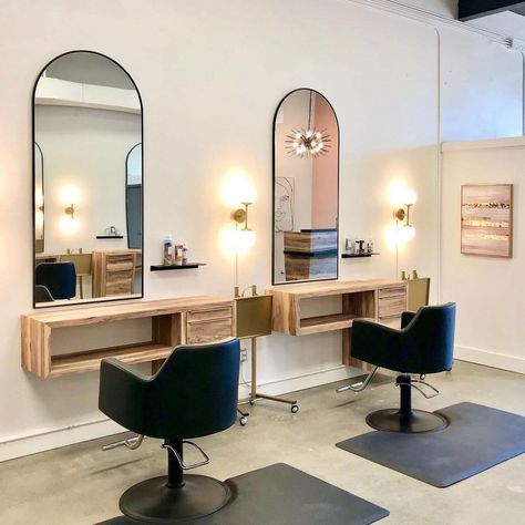 DSM Designs on Instagram: “#Repost @flaxen.and.ash ・・・ ✨ Monday work vibes ✨⁣ ⁣ #salondecor #decor #salondesign #salonesthetique #snohomish #snohomishphotographer…” Small Salon Suite Ideas, Salon Decor Studio, Small Hair Salon, Hair Salon Stations, Salon Suite Decor, Hair Salon Prices, Work Vibes, Small Salon, Home Beauty Salon