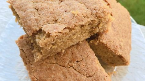 Irish Pound Cake, Brown Butter Blondies, Bourbon Brownies, Making Brownies, Vanilla Extract Recipe, How To Make Brownies, Bourbon Tasting, Blondies Recipe, Browned Butter