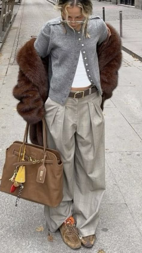 Trendy Outfits 2025 Winter, Fw 2024 Fashion Trends, Street Style Winter 2024, Street Style 2025, French Summer Style, Chic Clothing Style, Quoi Porter, Casual Outfit Inspiration, Winter Fits