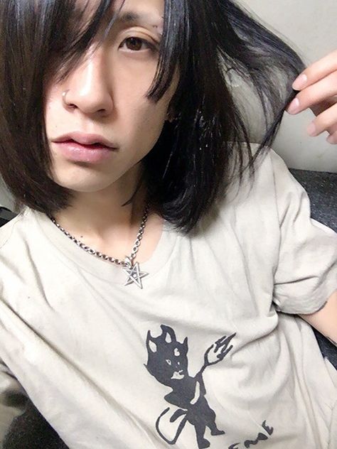 Tsuzuku, no makeup, still stunning Tsuzuku Mejibray, Dazzling Bad, Vampire Knights, All Things Beautiful, Japanese Rock, Bare Face, No Makeup, New Bands, Without Makeup