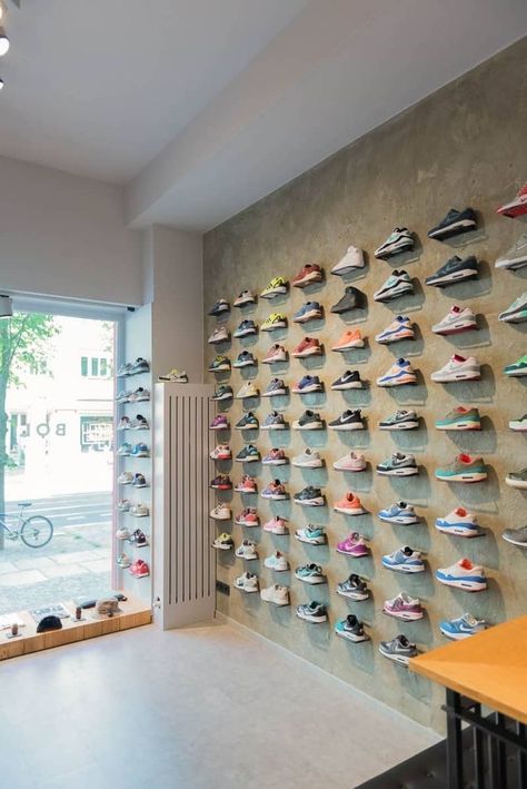 Store Display Design, Shoe Store Design, Sneaker Displays, Streetwear Store, Clothing Store Displays, Retail Store Interior Design, Retail Space Design, Clothing Store Interior, Shoe Room